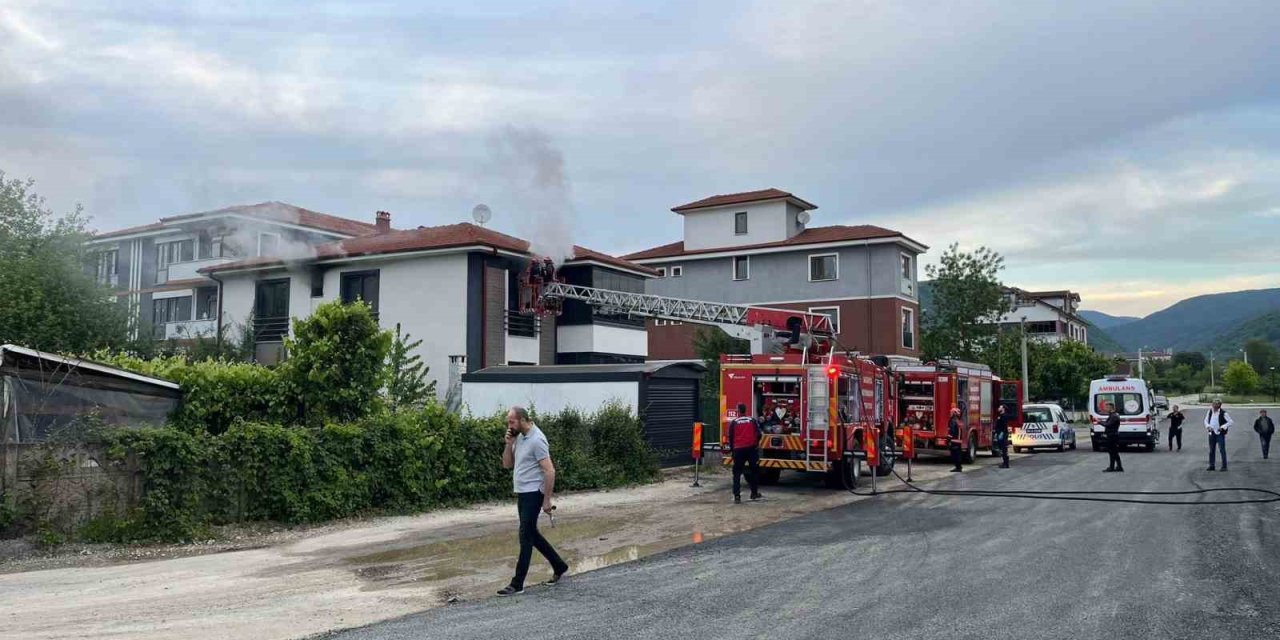 Sakarya’da İki Katlı Evde Çıkan Yangın Korkuttu