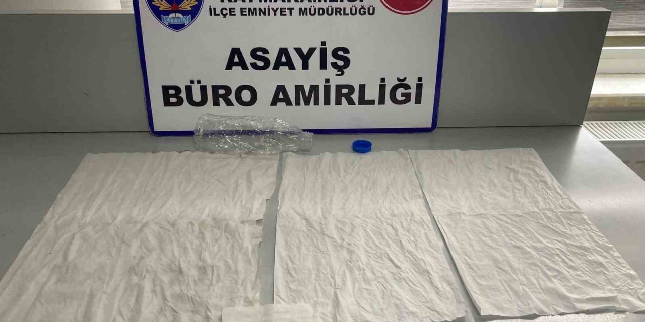 Otomobilden Peçeteye Emdirilmiş Uyuşturucu Çıktı: 2 Kişi Tutuklandı