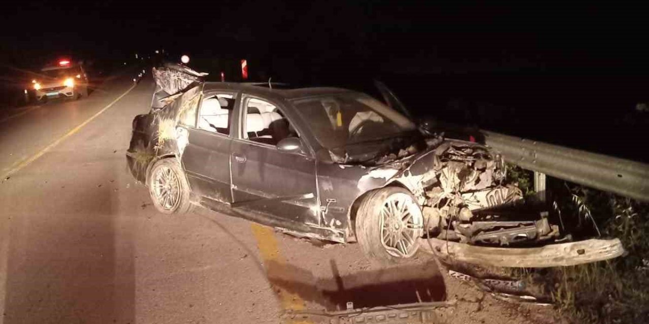 Önce Ağaçlara, Sonra Bariyerlere Çarptı: 1 Yaralı