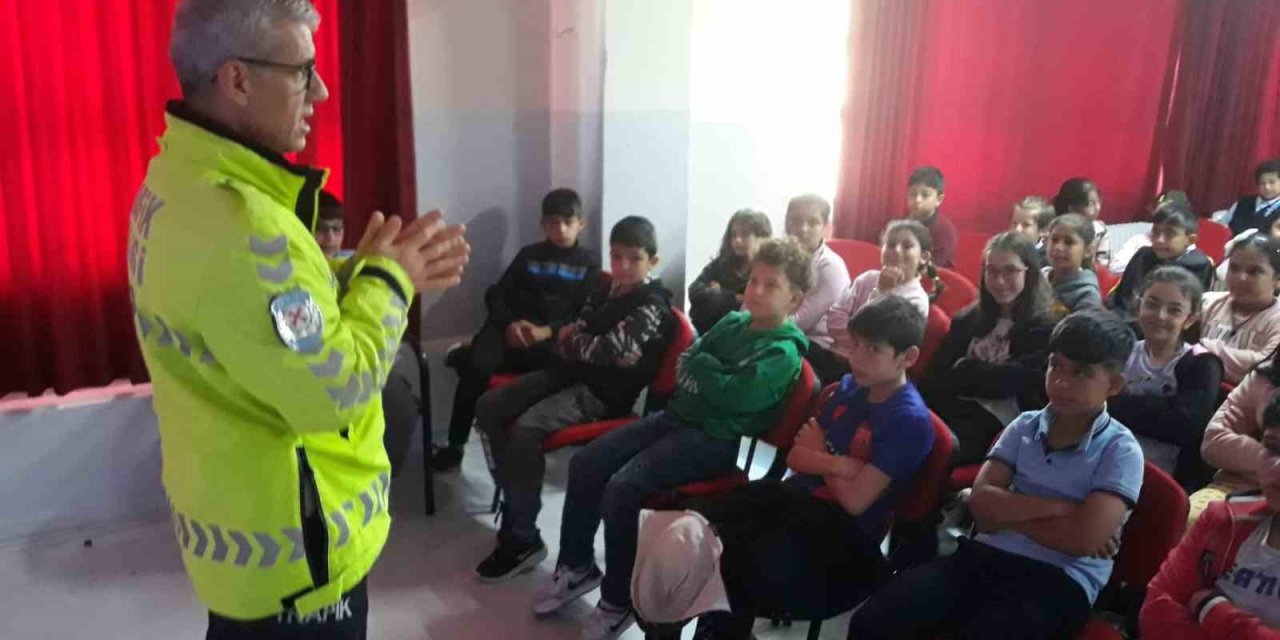Öğrencilere Güvenlik Trafik Eğitimi Verildi