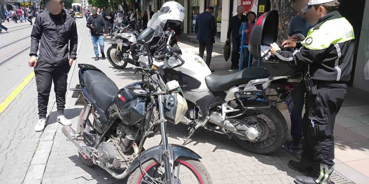 Eskişehir’de 52 Motosiklet Ve Motorlu Bisiklet Sürücüsüne İşlem Uygulandı