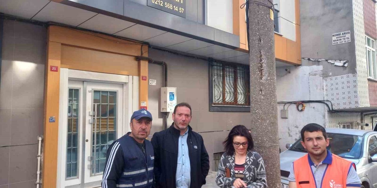 Atık Eşyalardan Çıkan Altın Sahibine Teslim Edildi