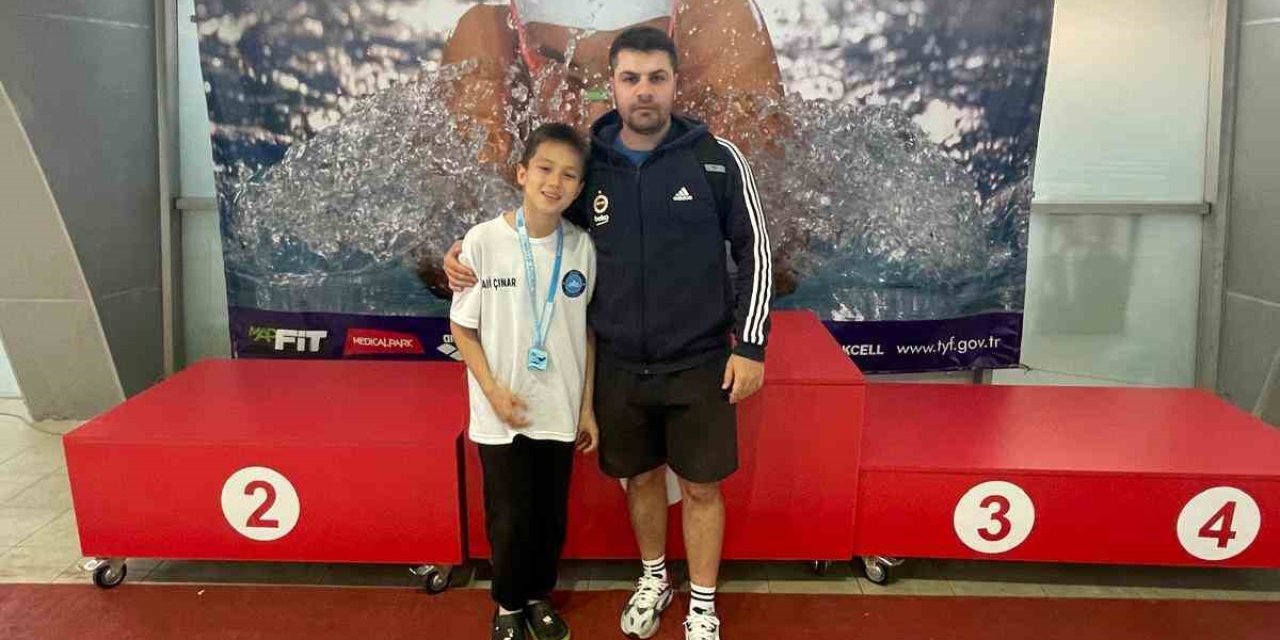 Hem Altın Hem De Gümüş Madalyanın Sahibi Oldu