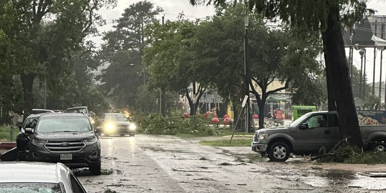Texas’ı Hortum Vurdu: 4 Kişi Öldü, 800 Binden Fazla Ev Elektriksiz Kaldı