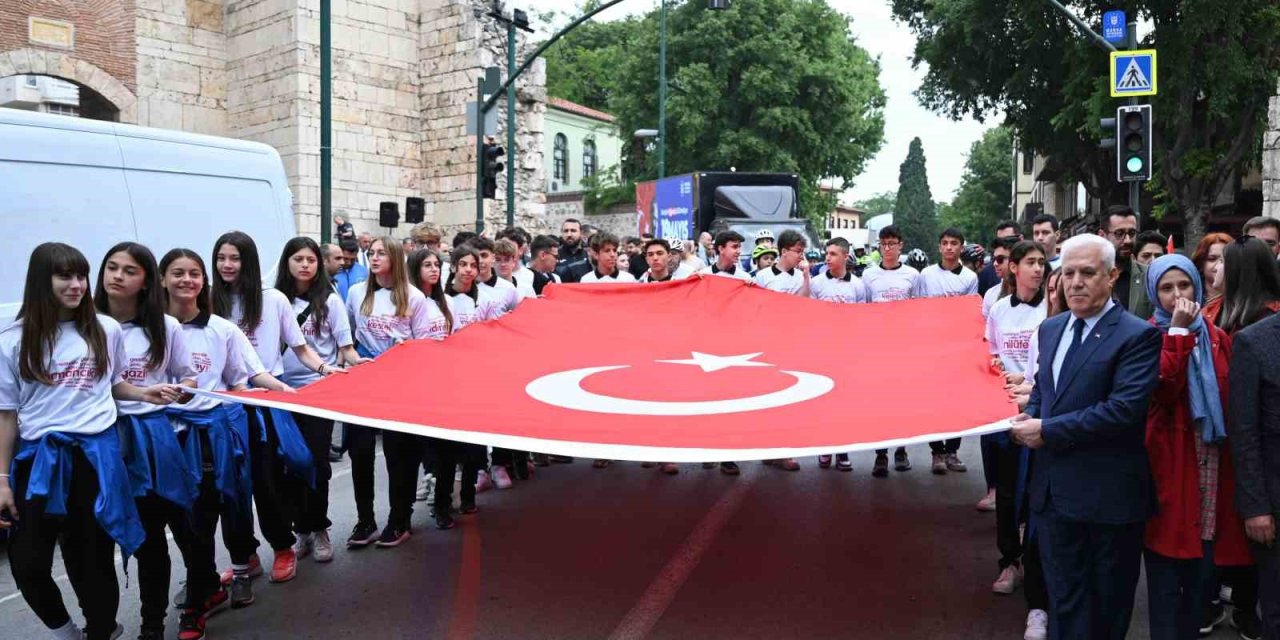 Bursa’da 19 Mayıs Coşkusu Kortej Yürüyüşüyle Başladı