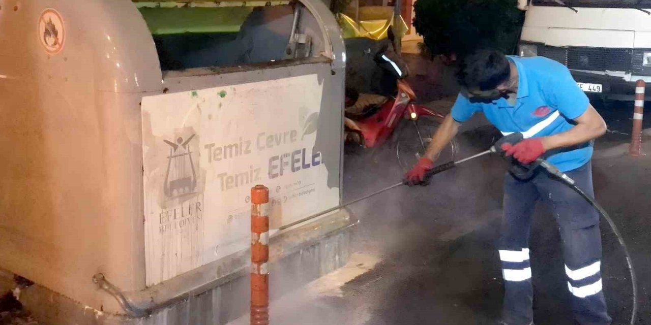 Efeler Belediyesi Temizlik Ekipleri Çalışmalarını Sürdürüyor