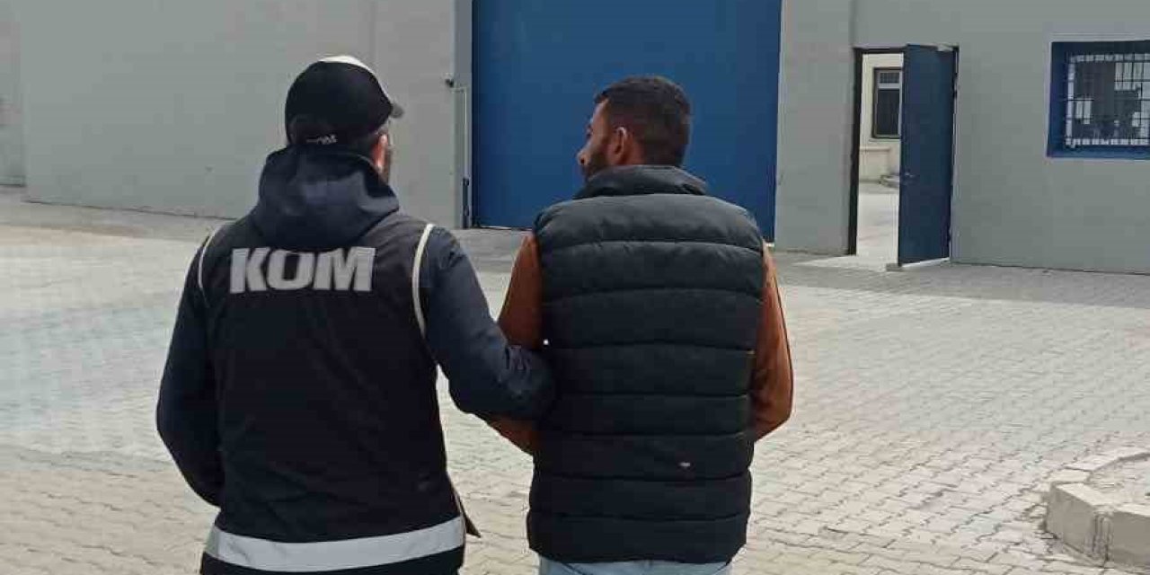 Parada Sahtecilik Suçundan Aranan Şahsı Polis Yakaladı