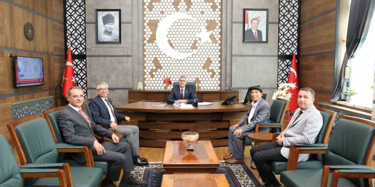 Niğdeli Hayırsevere Vali Çelik’ten Madalya