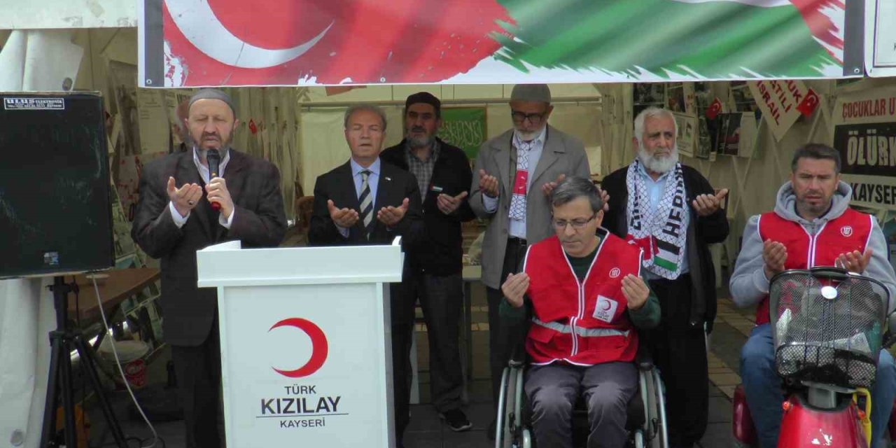 Engelliler Ellerini Filistin İçin Semaya Açtı