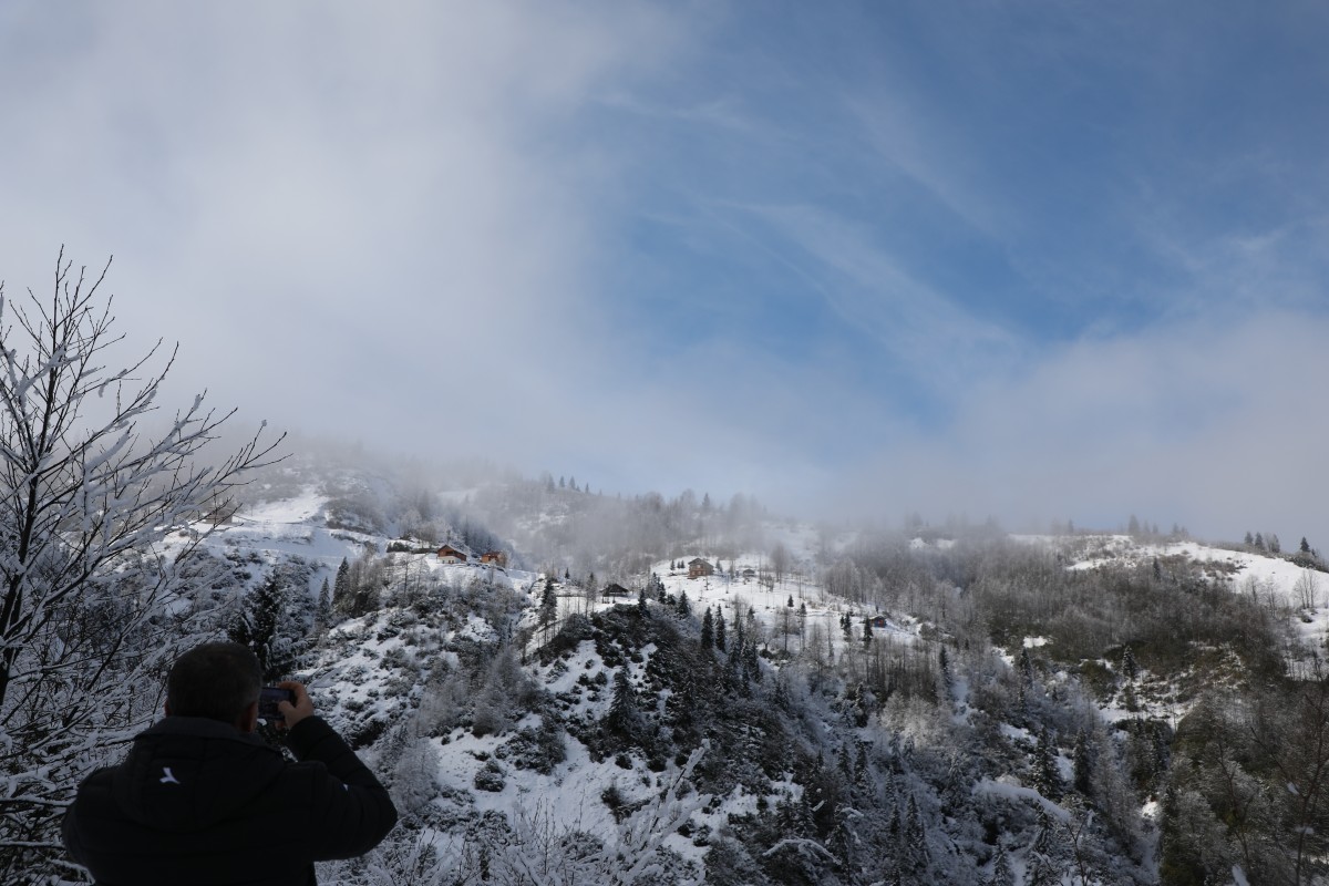 Rize'de yüksek kesimlere kar yağdı