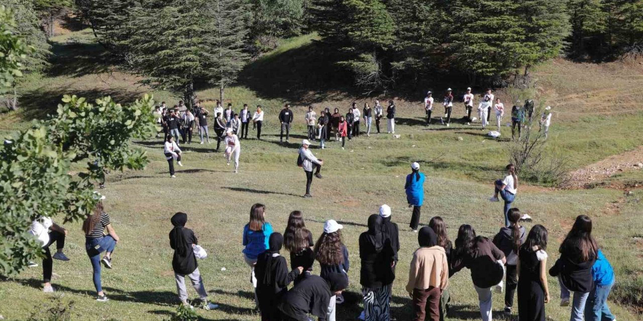 Genç İlçesinde Doğa Yürüyüşü Etkinliği