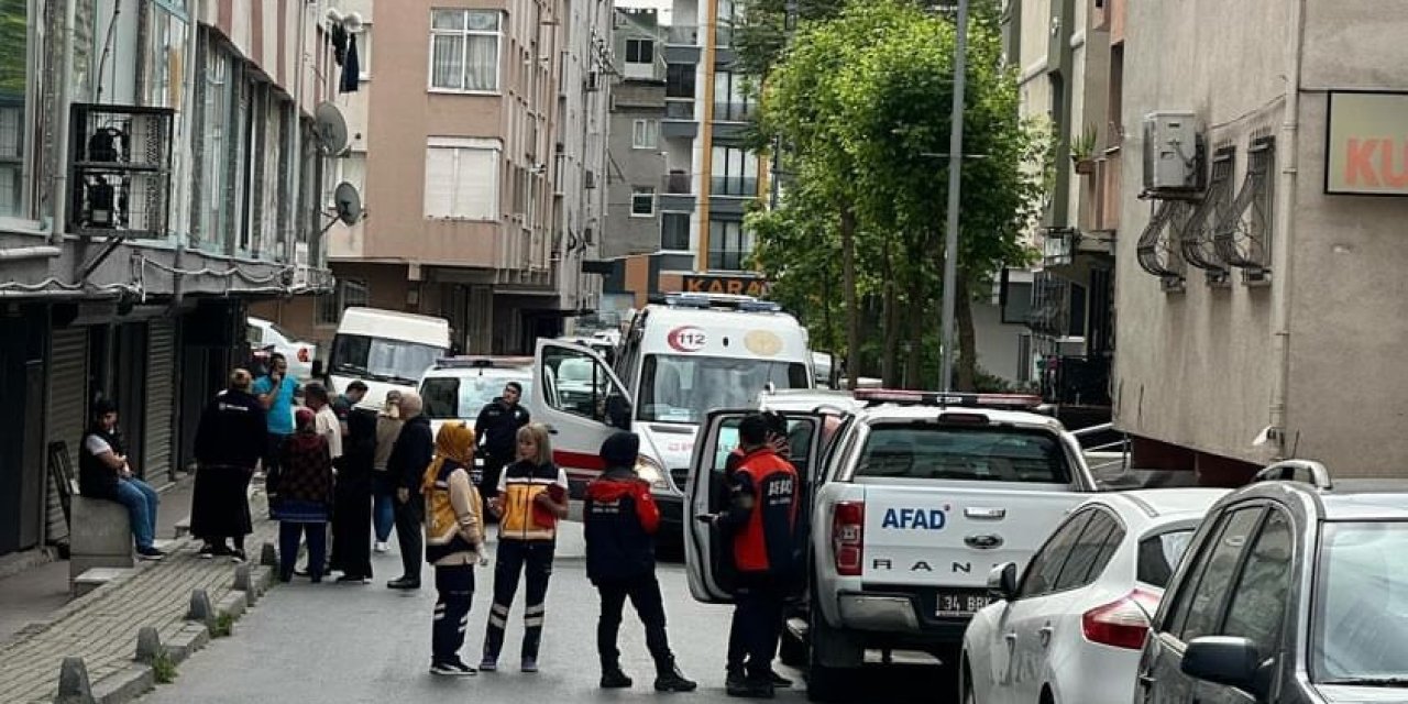 Küçükçekmece’de Evini İlaçladı, Üst Katta Oturan Anne Ve İki Çocuğu Hastanelik Oldu