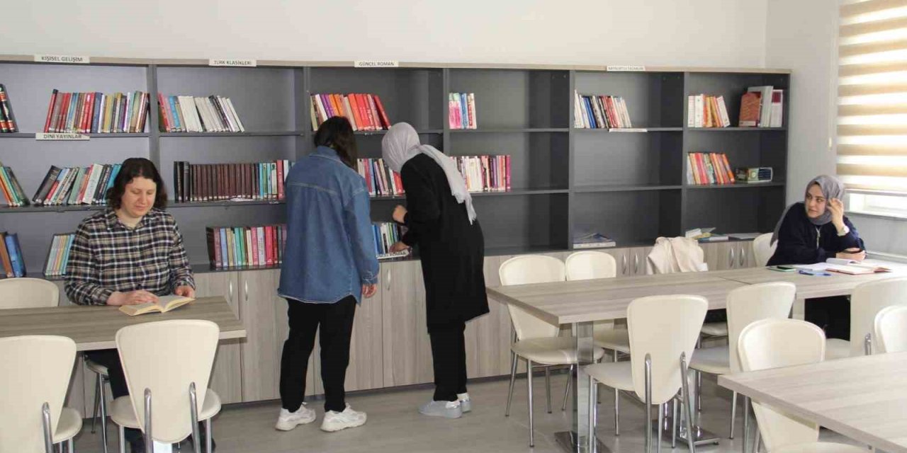 Aile Yaşam Merkezi Kütüphanesi Öğrencilerin Hizmetinde