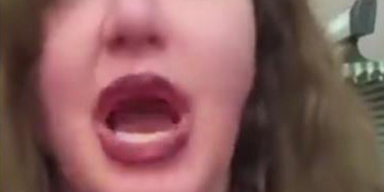 Canlı Yayında 8 Yaşındaki Kızına Müstehcen Kelimeler Kullanan Kadın Serbest Bırakıldı