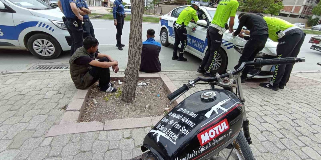 Polisten Kaçarken Uyuşturucuyu Kuzeninin Cebine Attı, Yakını İse ‘Sen İçiyorsun En Azından Kurtulursun’ Diye Teselli Etti