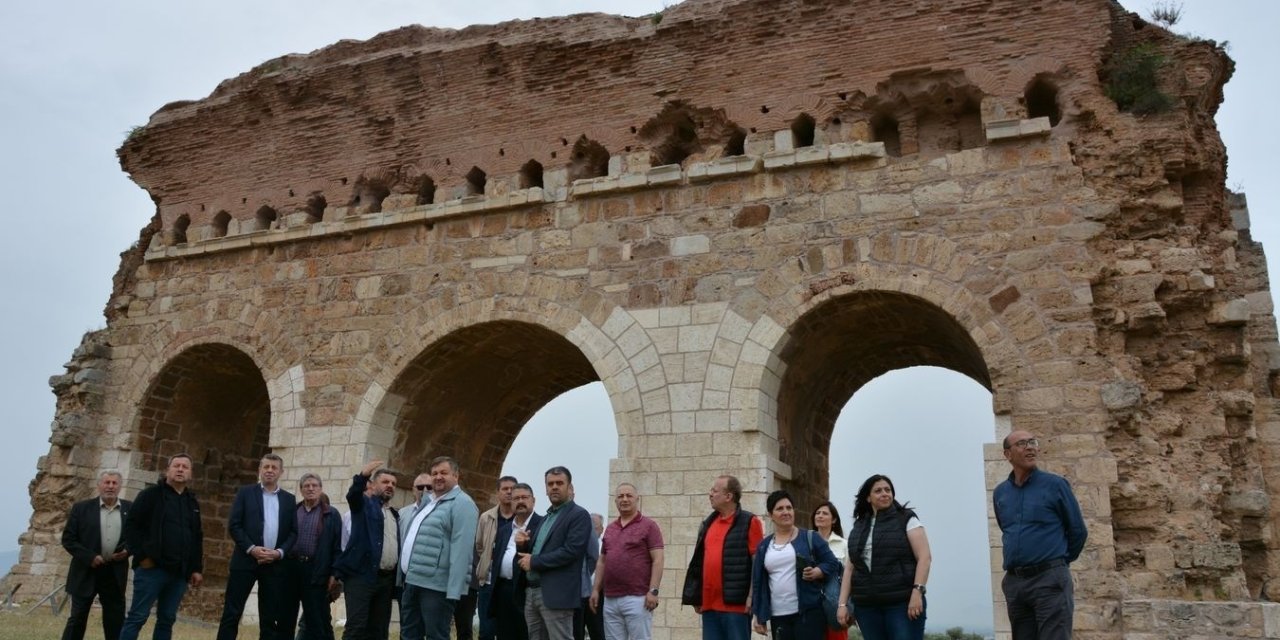 Künkcü’den Tralleis’te Tarihi Toplantı