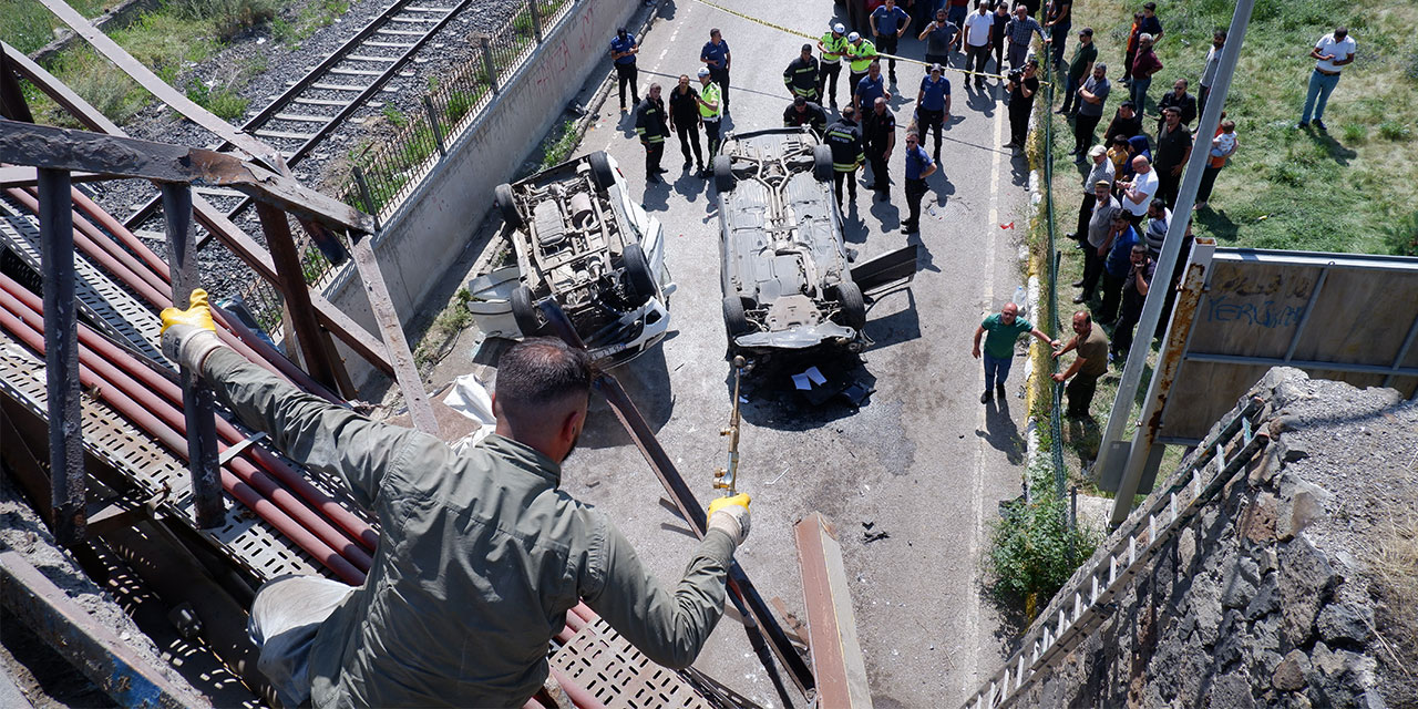 Erzurum’da iki araç köprüden uçtu, can pazarı yaşandı