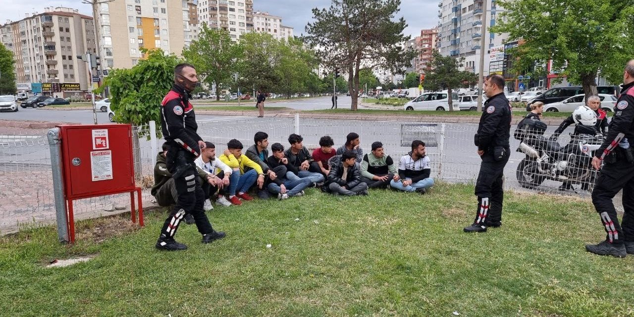 Kayseri’de 11 Kaçak Göçmen Yunus Timleri’ne Yakalandı