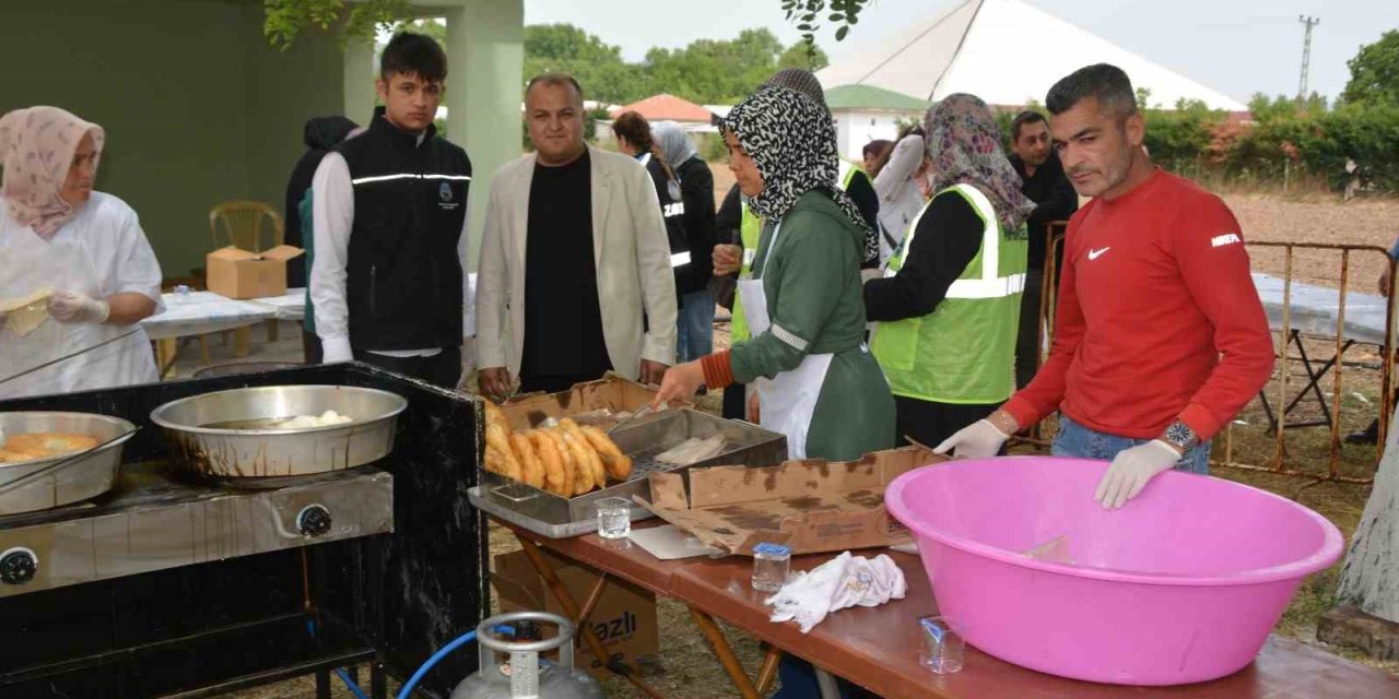 Bigadiç’de Altıkaraağaç Dedesi Hayrı Yapıldı