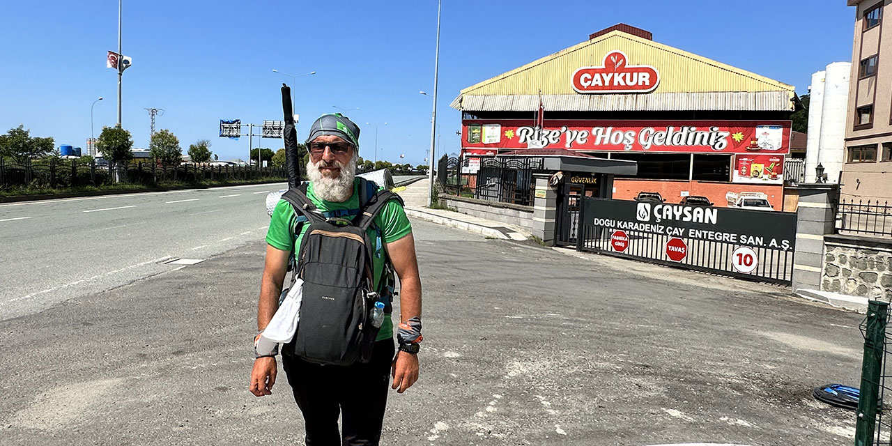 Okuduğu kitaptan etkilenip yürüyerek Türkiye turuna çıkan Kökerer Rize'ye ulaştı