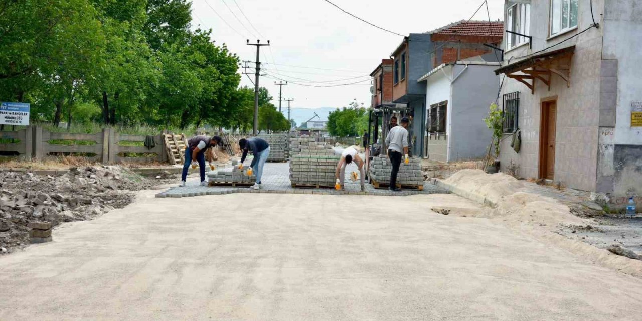 Mustafakemalpaşa’da Hayat Konforunu Bozan Yollar Tamamlanıyor