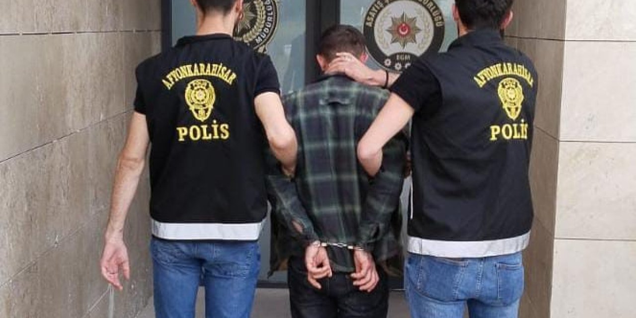İki Ayrı Suçtan 10 Yıl 10 Ay Hapis Cezası İle Aranan Şahsı Polis Yakaladı