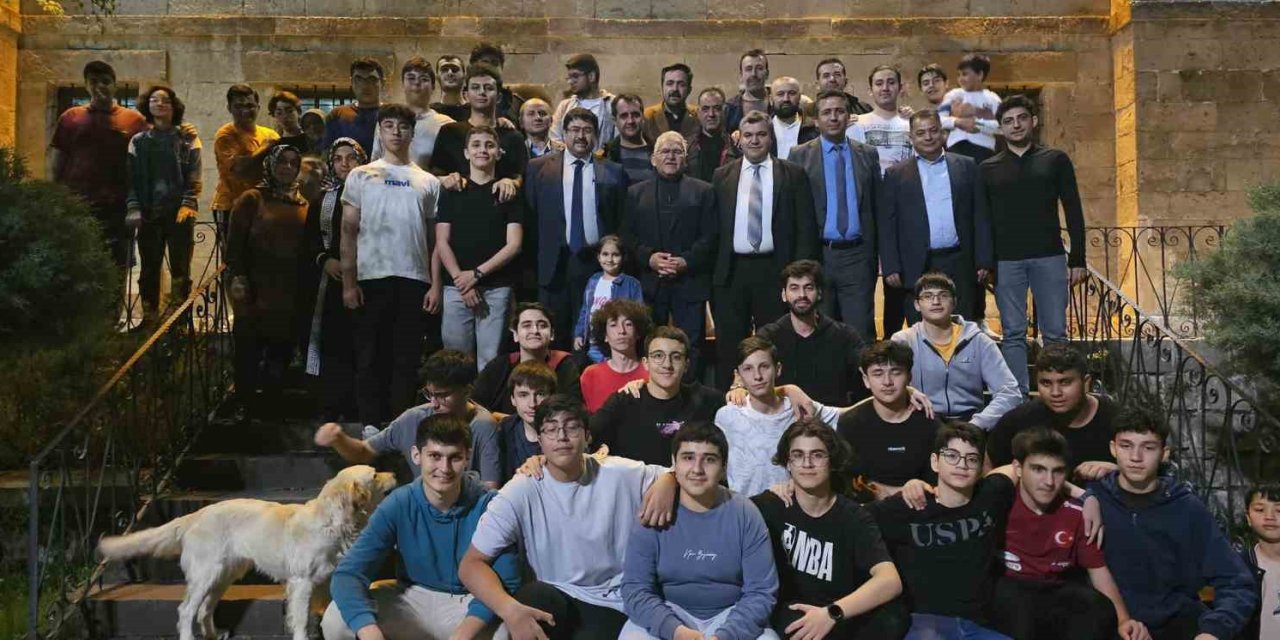 Başkan Büyükkılıç, Talas Gençlik Merkezi’nde Gençlerle Buluştu