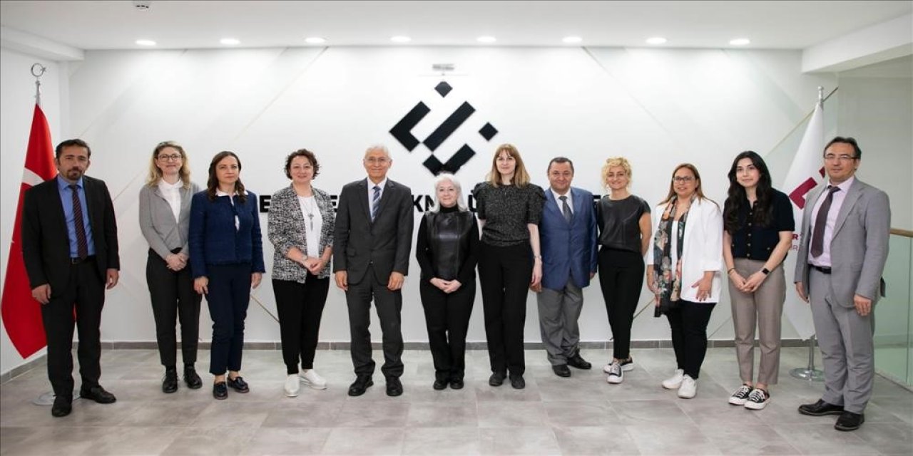 Estü Mimarlık Ve Tasarım Fakültesi Mimarlık Bölümü Miak-mak Ziyaret Takımını Ağırladı