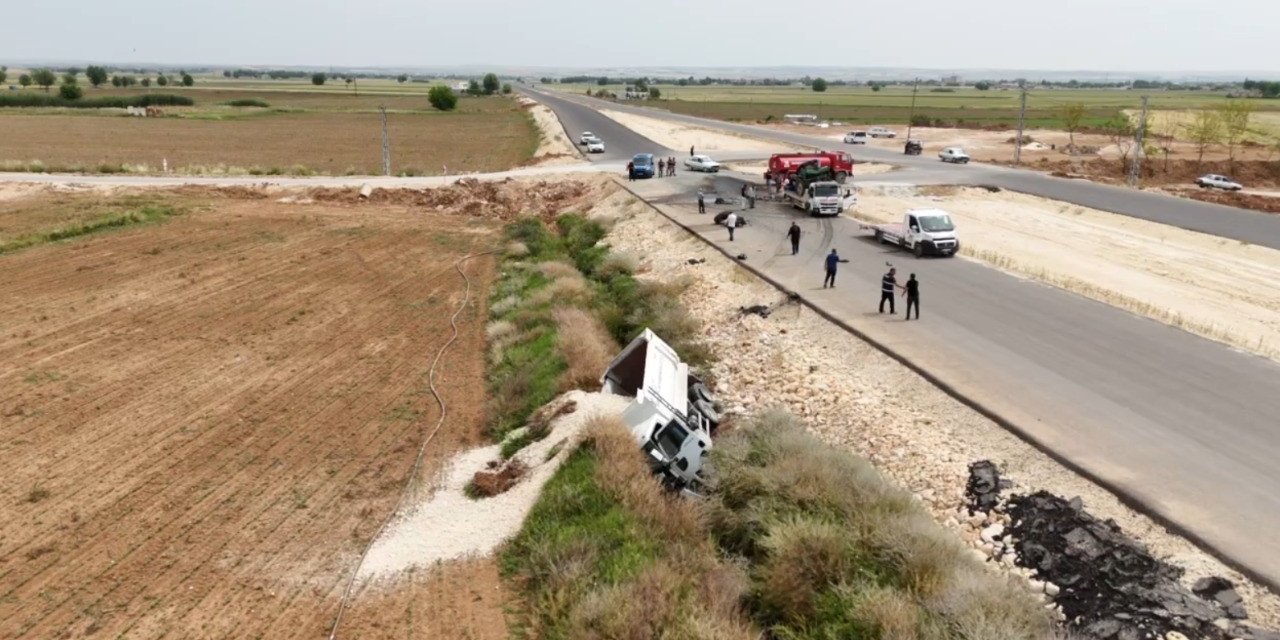 Şanlıurfa’da Kum Kamyonu Traktör İle Çarpıştı: 1’i Ağır 3 Yaralı