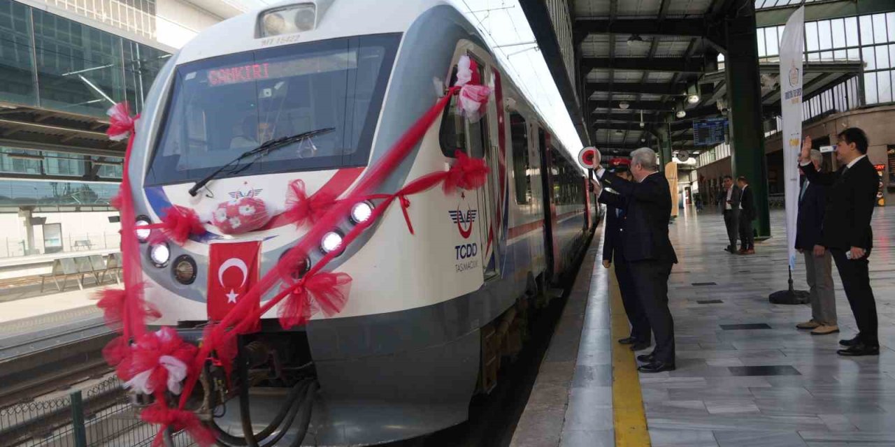 “Tenezzüh Treni”, 90 Yıl Sonra “Tuz Ekspresi” Olarak Çankırı Seferlerine Başladı