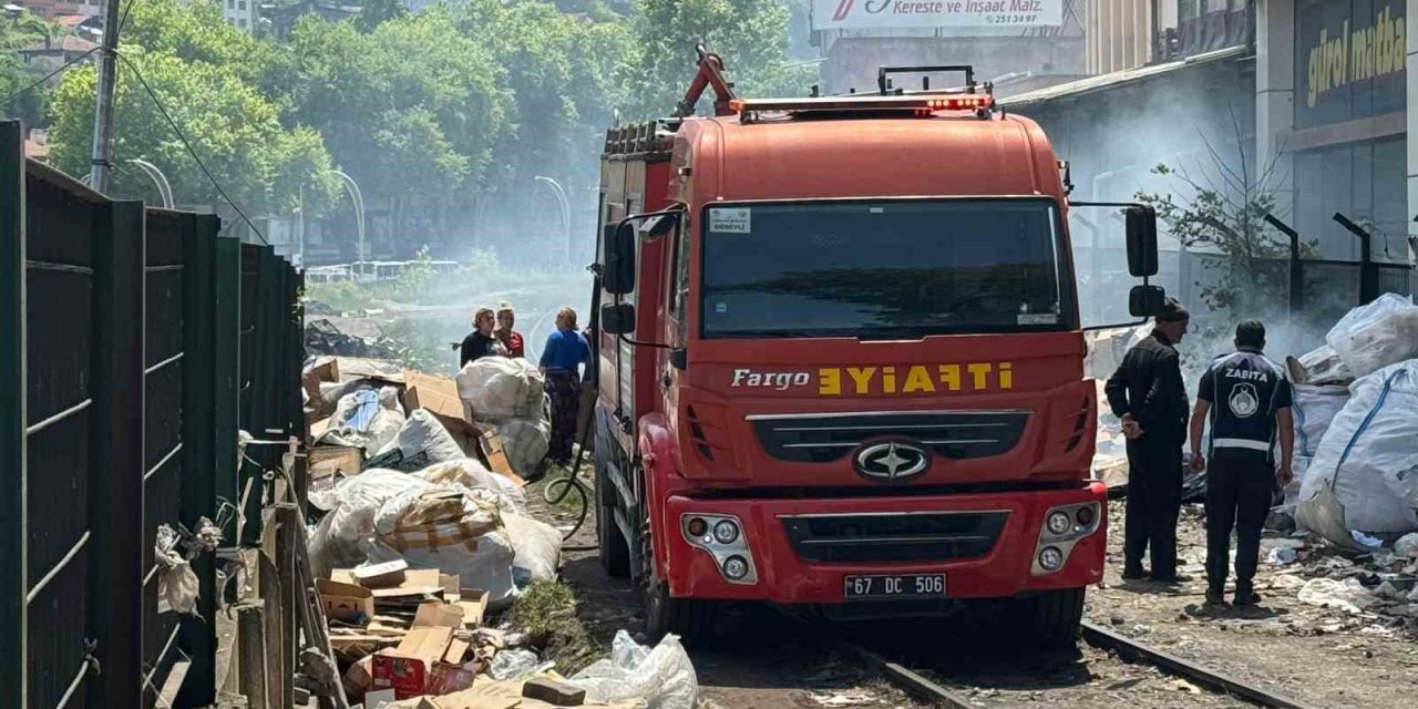 Yanan Kartonlar Ekipleri Harekete Geçirdi