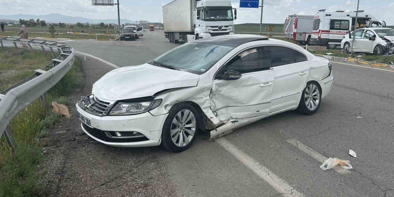 Dikkatsizlik Kazaya Neden Oldu, 11 Yaralı