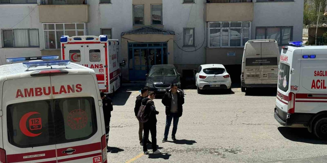 Başkale’de Askeri Araç Kaza Yaptı: 11 Yaralı