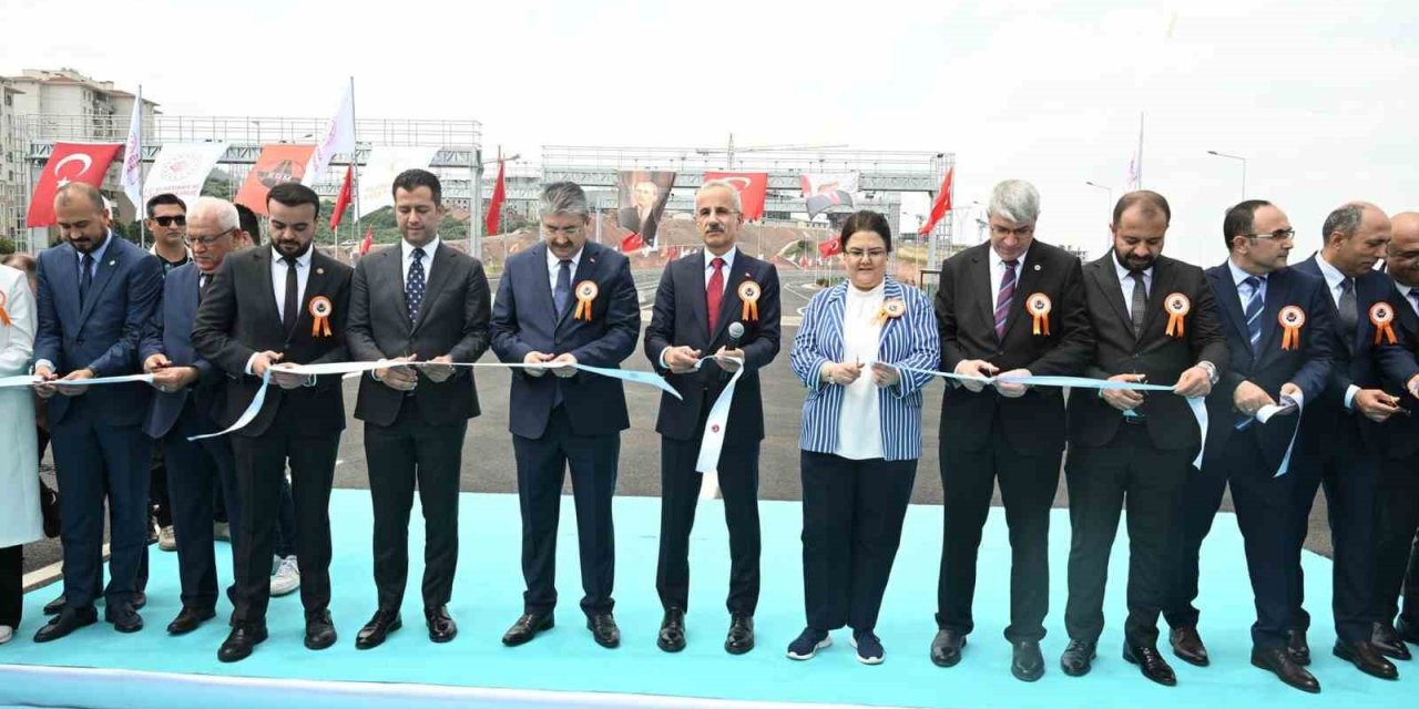 Bakan Uraloğlu: "Bin 714 Kilometre Olan Otoyol Ağımız 3 Bin 726 Kilometreye Ulaştı"
