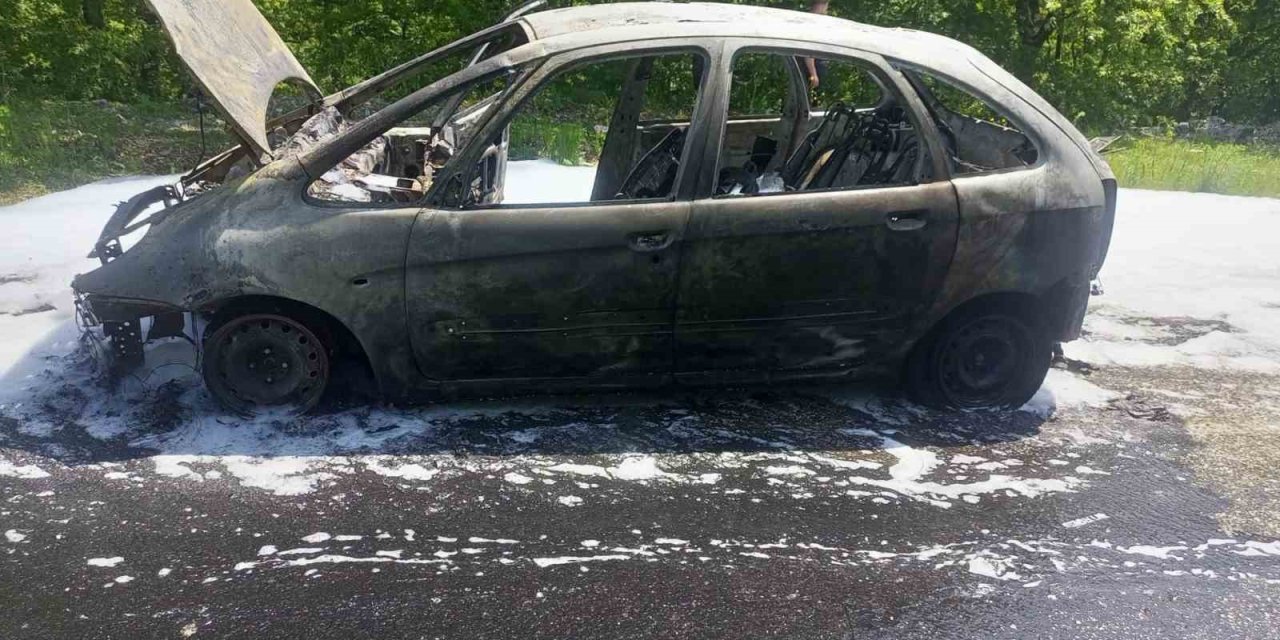 Seyir Halindeki Otomobil Alevlere Teslim Oldu