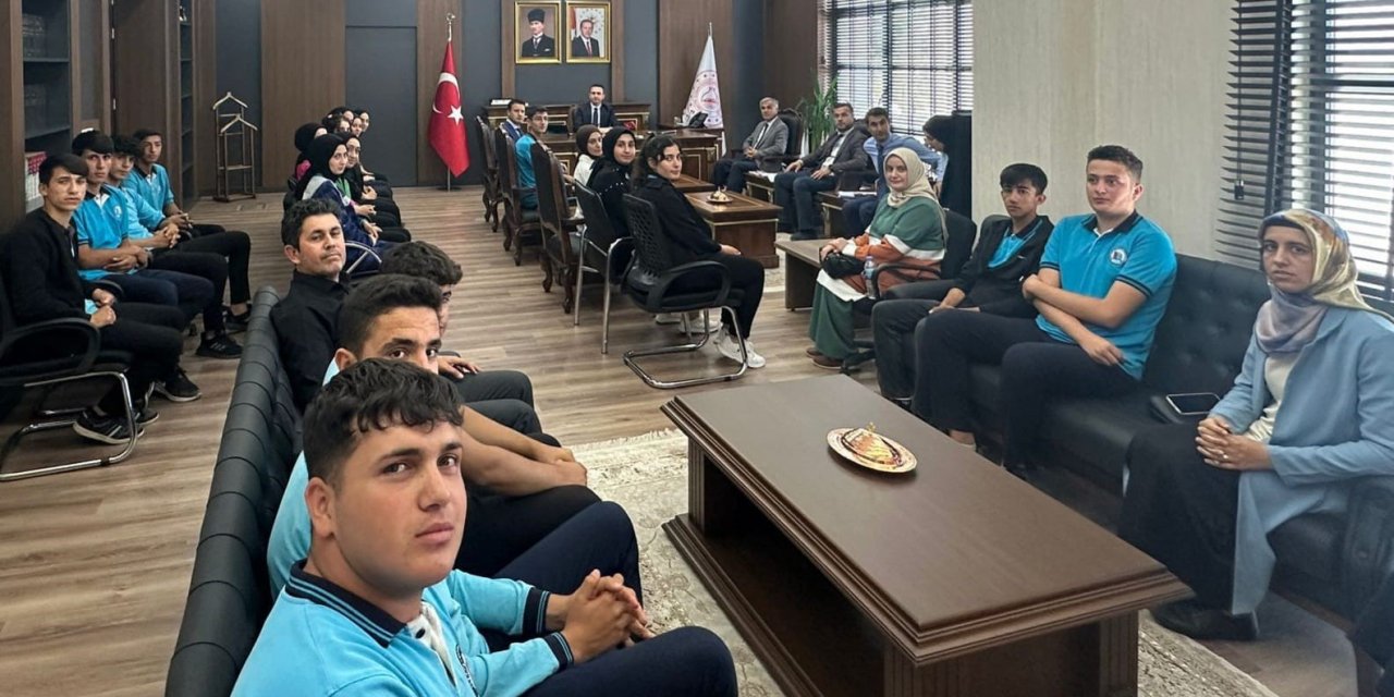 Samsat Kaymakamı Bakan, Gençlerle Buluşuyor