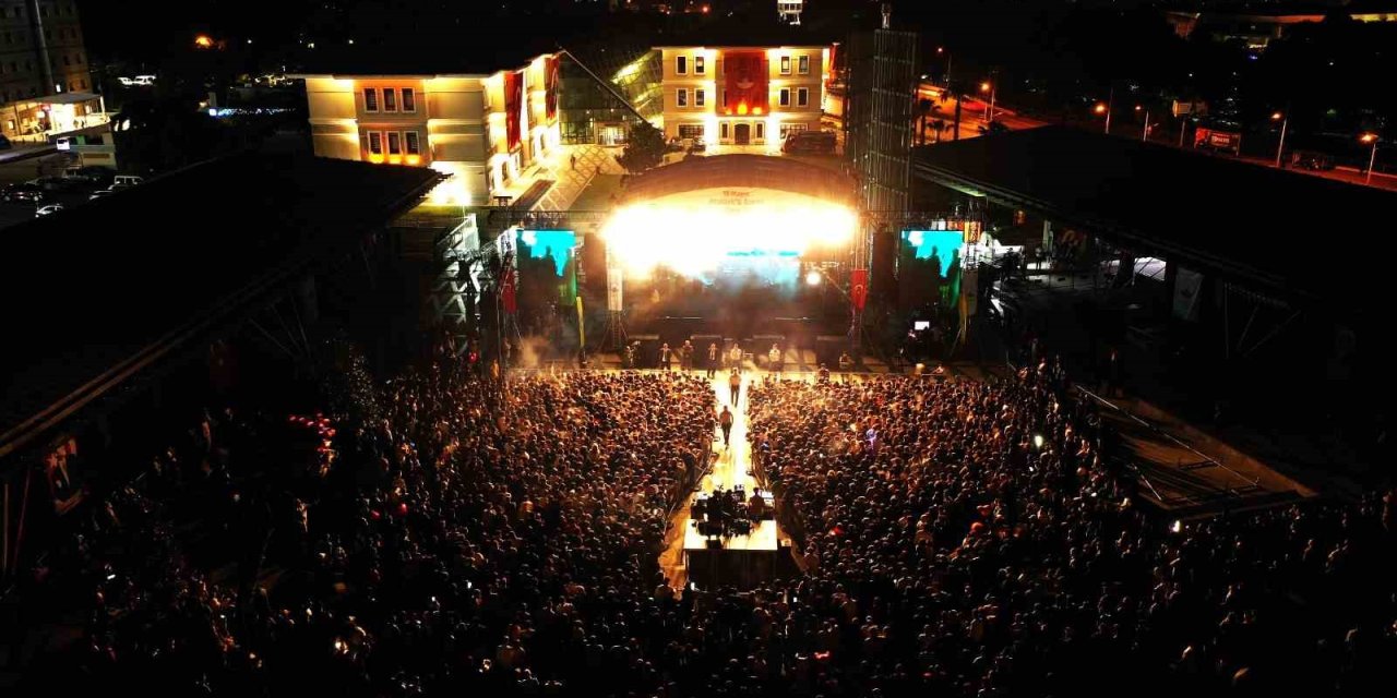 Osmangazili Gençler Türkçe Rapin Yıldızlarıyla Coştu