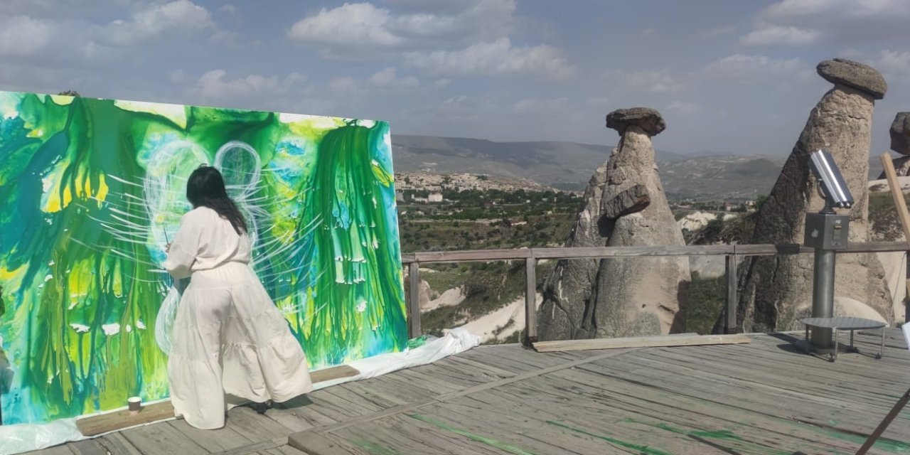 Ünlü Ressam Sevil Duru, Suya Kapadokya’da Şekil Verdi