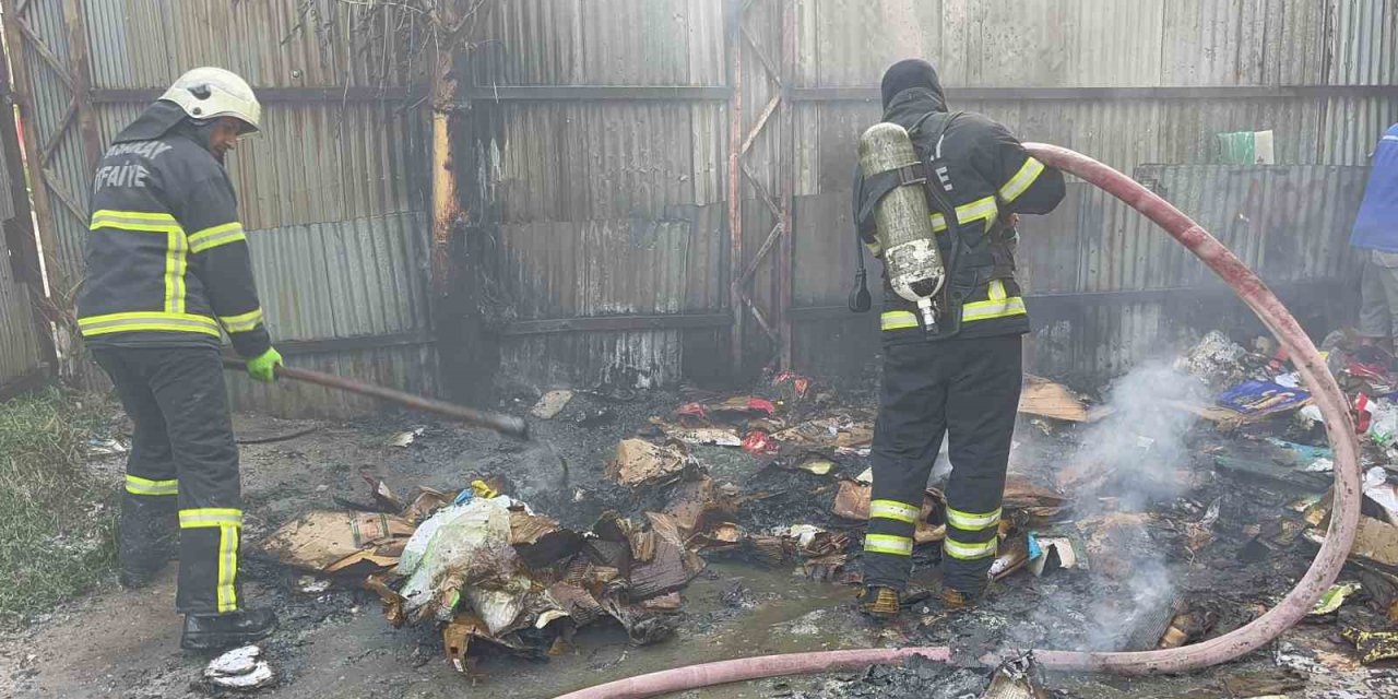 Aksaray’da Atık Kağıt Deposunda Korkutan Yangın