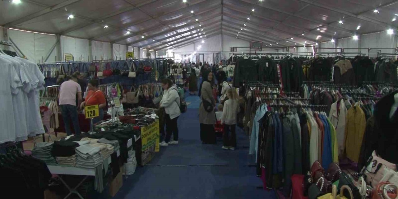 Sancaktepe’de Kurulan İndirim Fuarı Vatandaşları Ağırlıyor