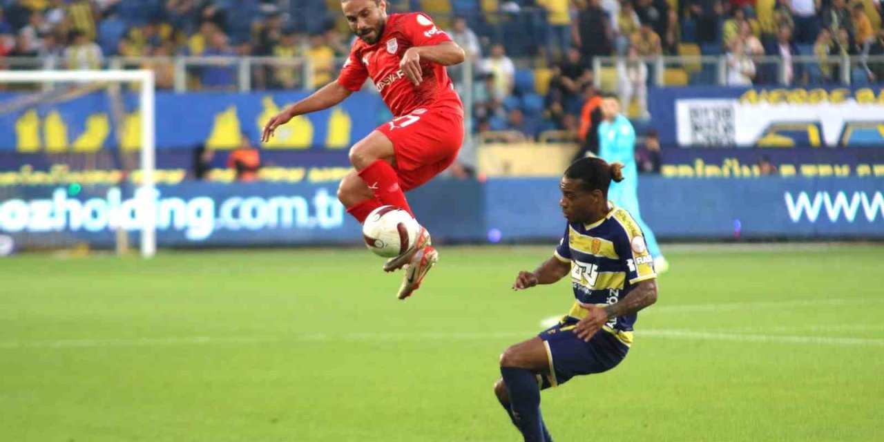 Trendyol Süper Lig: Mke Ankaragücü: 0 - Pendikspor: 0 (İlk Yarı)