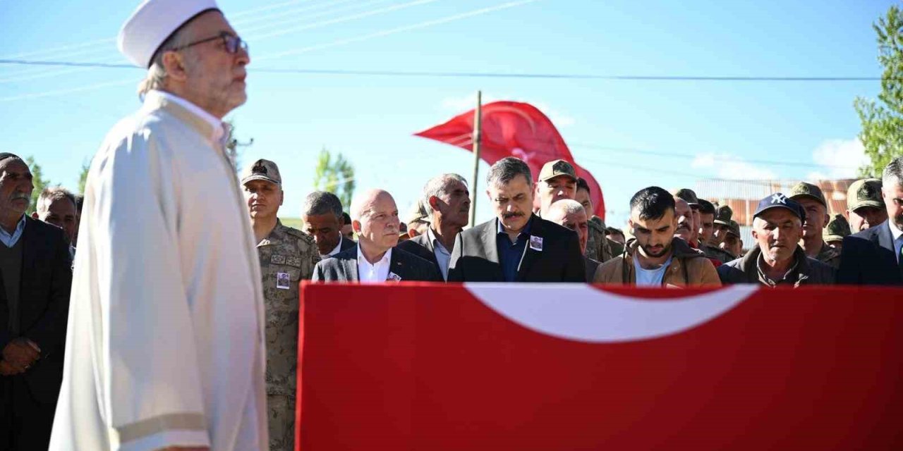 Erzurum Şehidine Ağladı