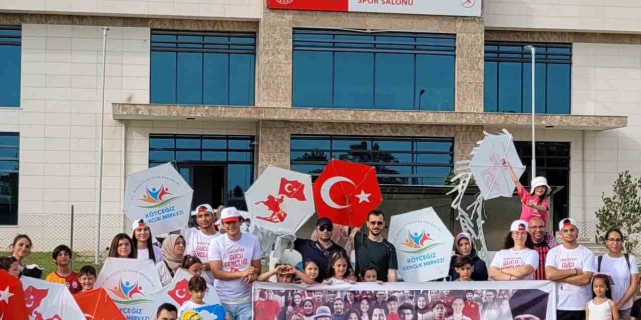 Köyceğiz’de Uçurtmalar Neşeyle Uçuruldu