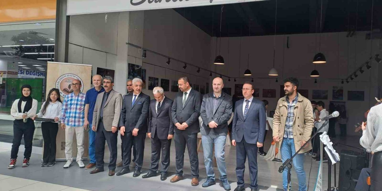 Kütahya Ahteri İmam Hatip Ortaokulundan "40 Fotoğrafta 40 Hadis" Konulu Fotoğraf Sergisi