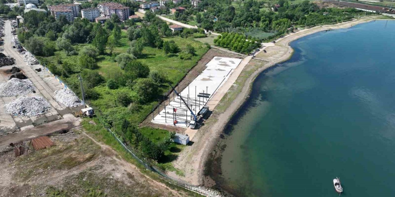 Başiskele Su Sporları Merkezine Çelik Kolon