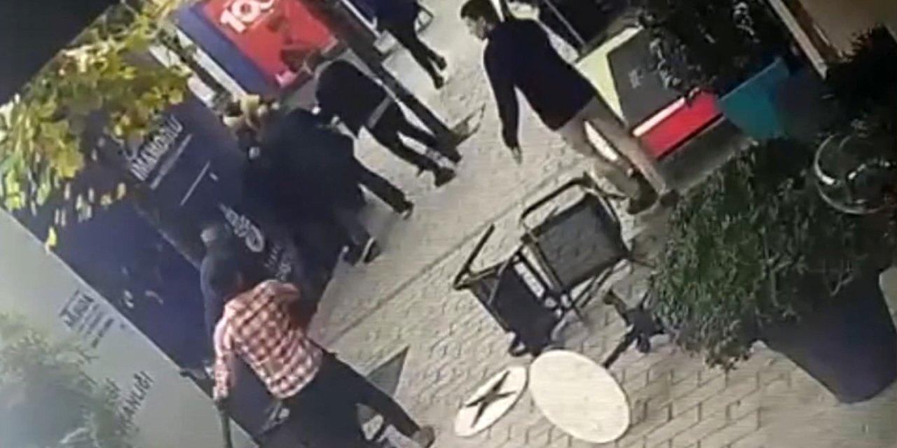 Karaköy’de Börekçide Bıçaklı Avukat Dehşeti: Üstüne Mermer Masa Devrildi