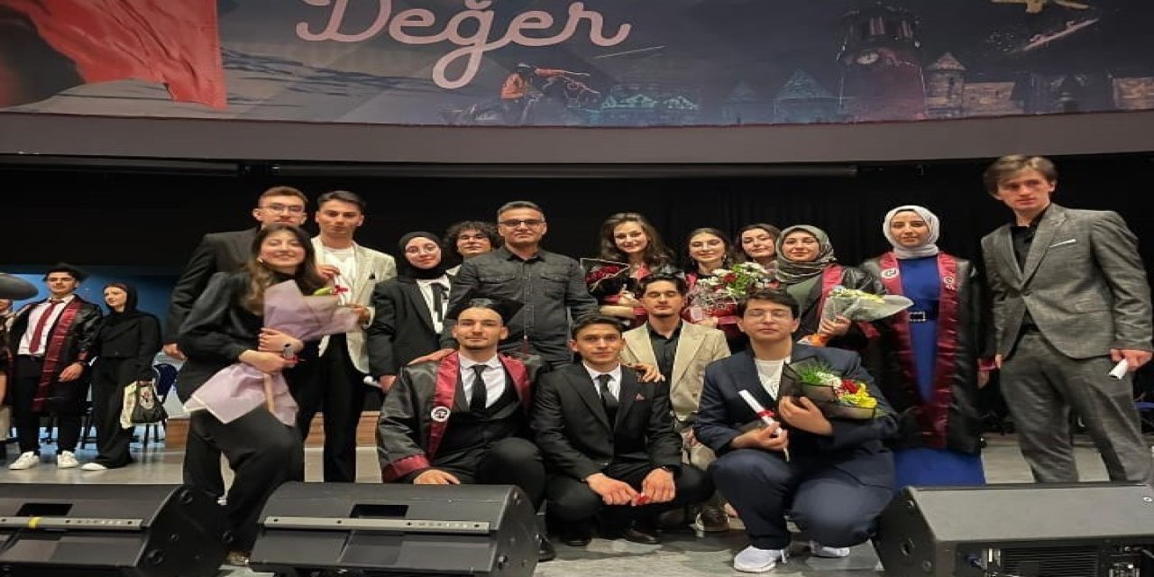 Mümtaz Turhan Anadolu Lisesi İlk Mezunlarını Verdi