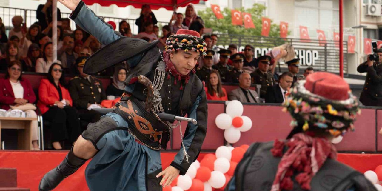 Manisa’da Genç Sporcuların Gösterileri İlgi Gördü