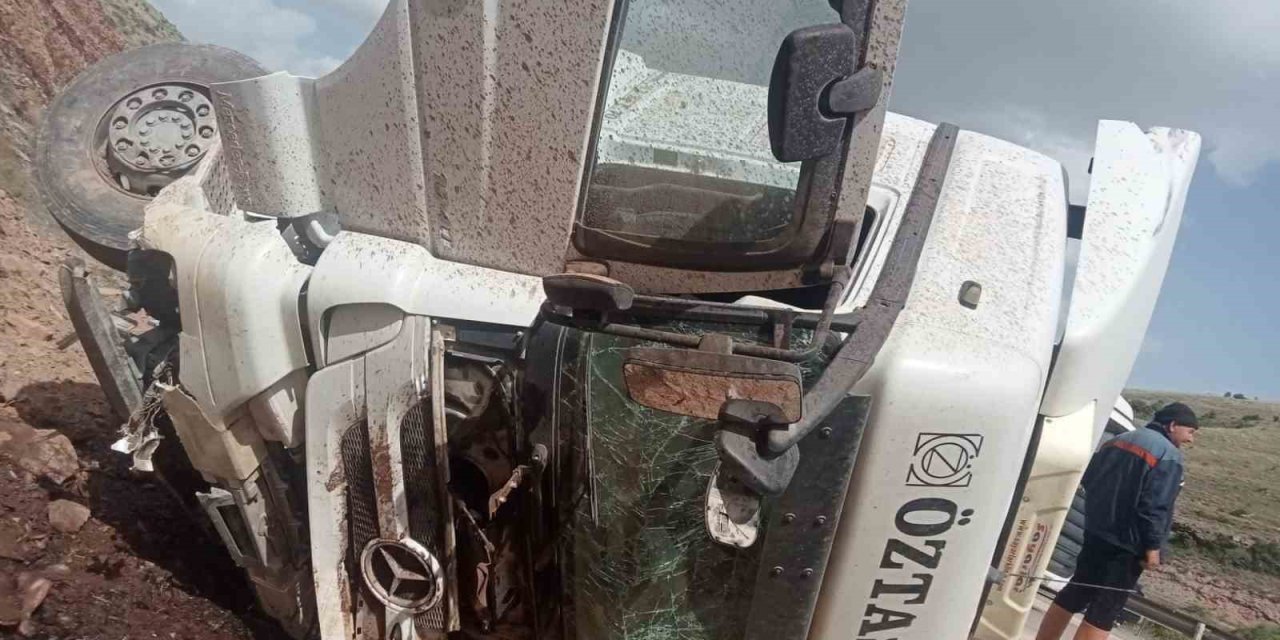 Hafriyat Kamyonunun Devrildiği Kazada 1 Kişi Yaralandı