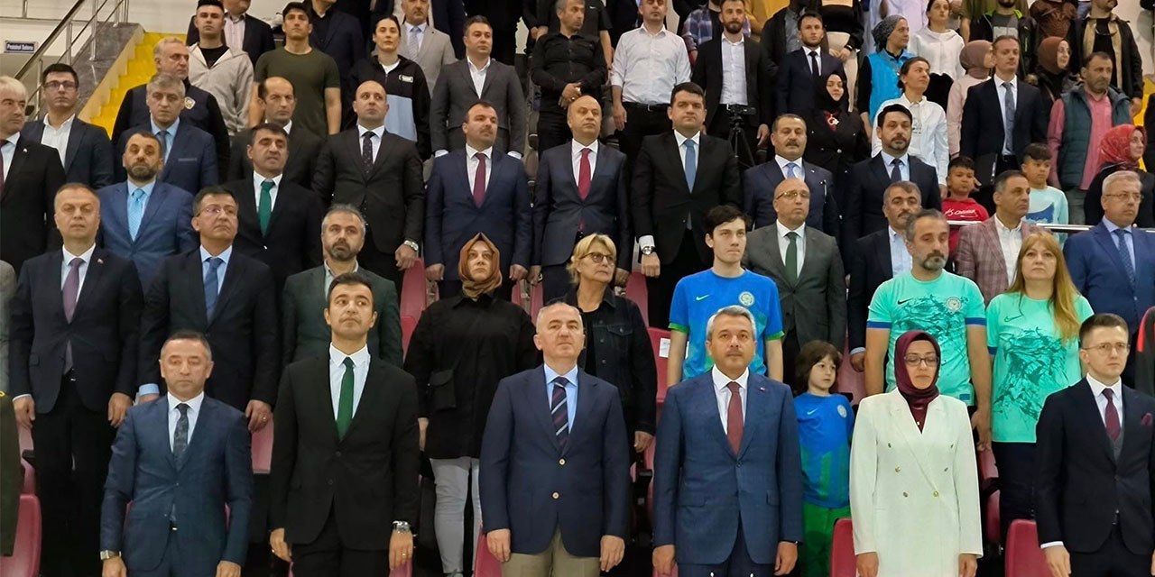 Rize'de 19 Mayıs Atatürk'ü Anma, Gençlik ve Spor Bayramı kutlandı